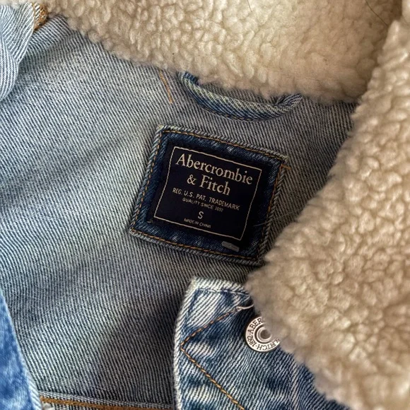 Abercrombie & Fitch Blue Denim Jacket with Cream Sherpa Collar - Picture 3 of 3